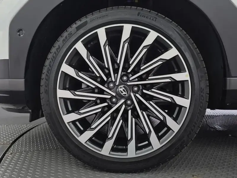 2025 Hyundai Santa Fe с пробегом 7 082 км