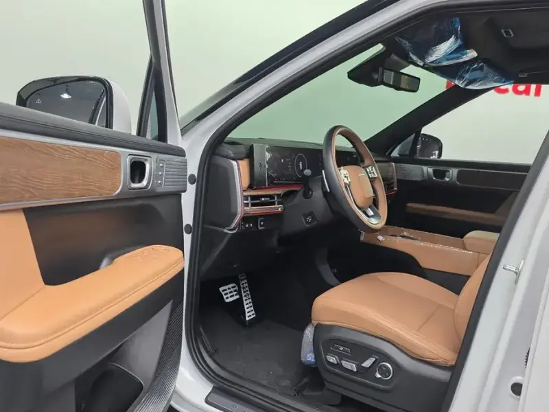 2025 Hyundai Santa Fe с пробегом 7 082 км