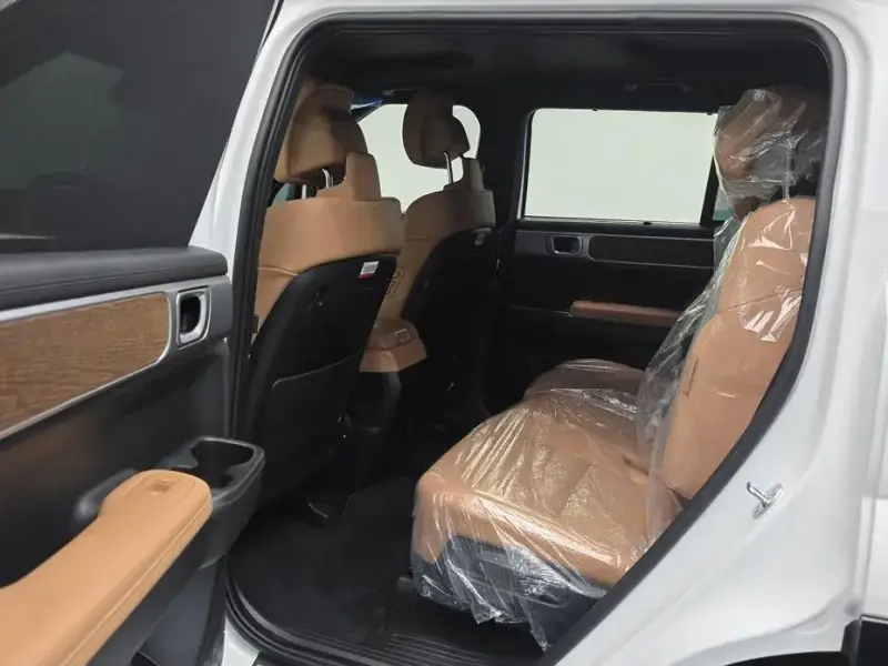 2025 Hyundai Santa Fe с пробегом 7 082 км