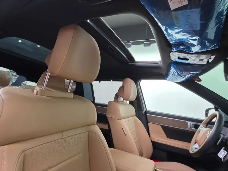 2025 Hyundai Santa Fe с пробегом 7 082 км