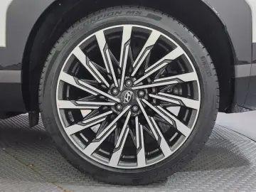 2025 Hyundai Santa Fe с пробегом 7 082 км