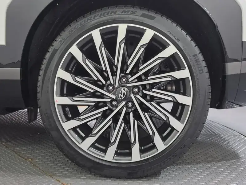 2025 Hyundai Santa Fe с пробегом 7 082 км