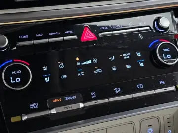 2024 Hyundai Santa Fe с пробегом 13 959 км
