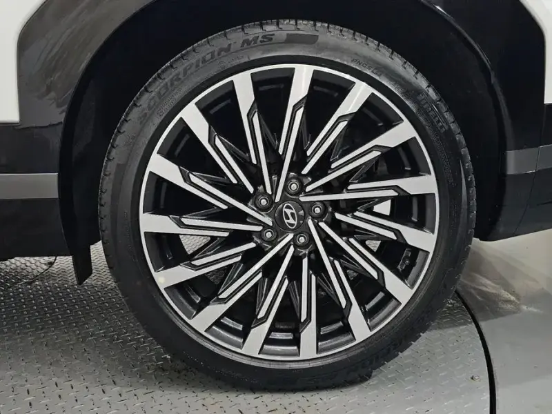 2024 Hyundai Santa Fe с пробегом 13 959 км