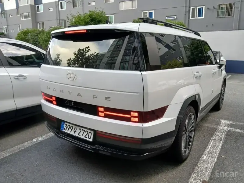 2025 Hyundai Santa Fe с пробегом 15 425 км
