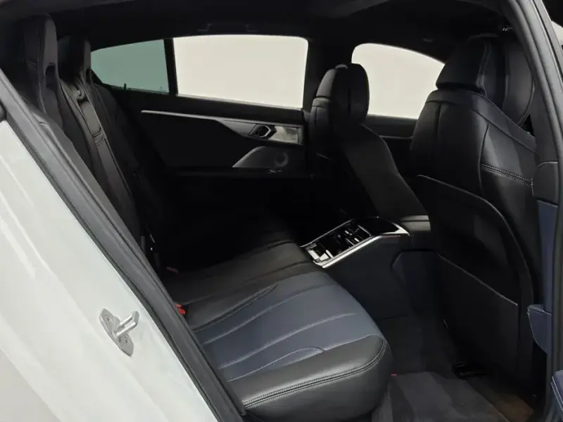 2023 BMW 8 серии с пробегом 27 369 км