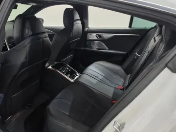 2023 BMW 8 серии с пробегом 27 369 км