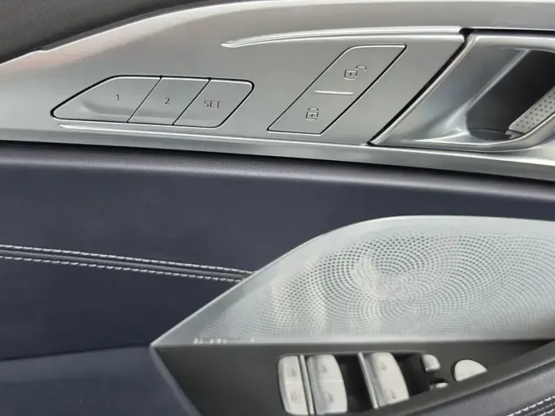 2023 BMW 8 серии с пробегом 27 369 км
