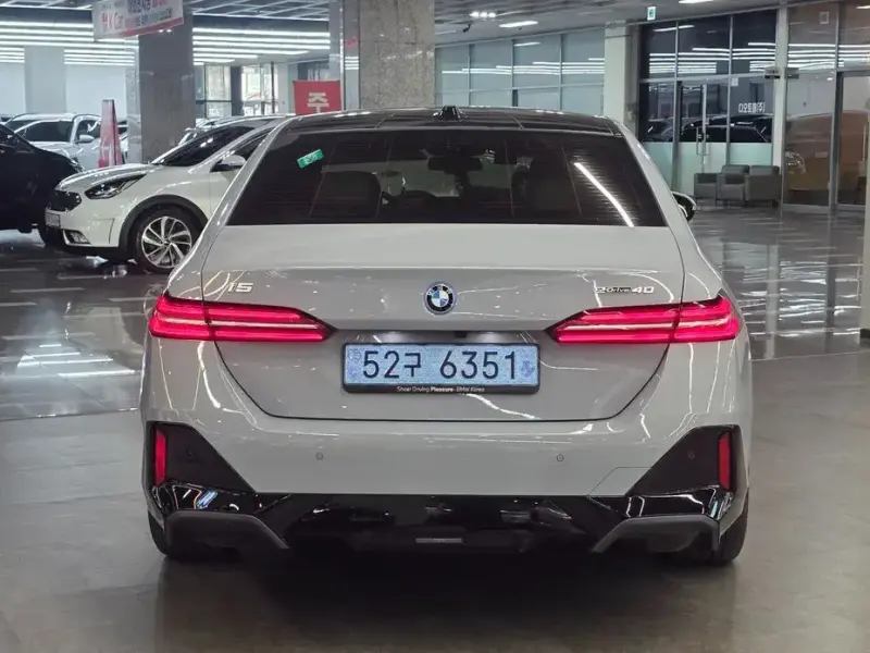 2026 BMW i5 с пробегом 4 585 км
