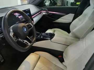 2026 BMW i5 с пробегом 4 585 км