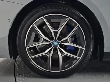 2025 BMW i5 с пробегом 18 106 км
