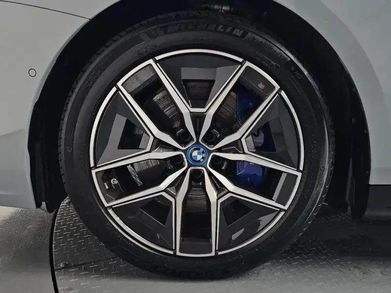 2025 BMW i5 с пробегом 18 106 км