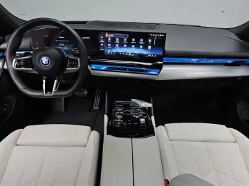 2025 BMW i5 с пробегом 18 106 км