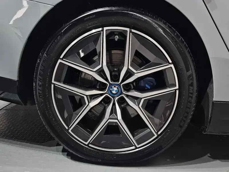 2025 BMW i5 с пробегом 18 106 км