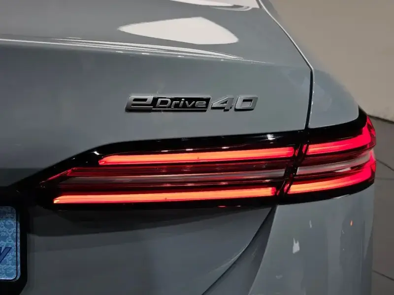2025 BMW i5 с пробегом 18 106 км