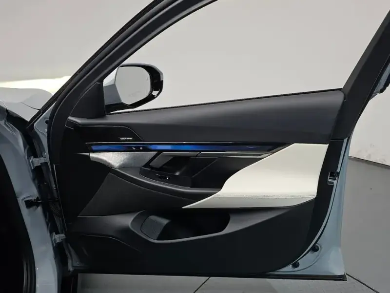 2025 BMW i5 с пробегом 18 106 км
