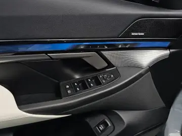2025 BMW i5 с пробегом 18 106 км