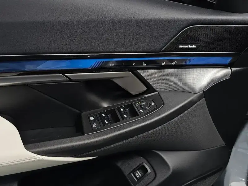 2025 BMW i5 с пробегом 18 106 км