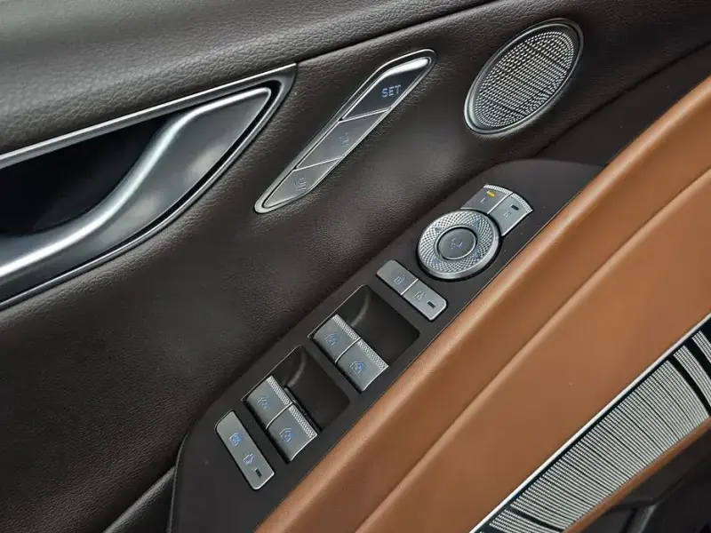 2023 Genesis G80 с пробегом 20 504 км
