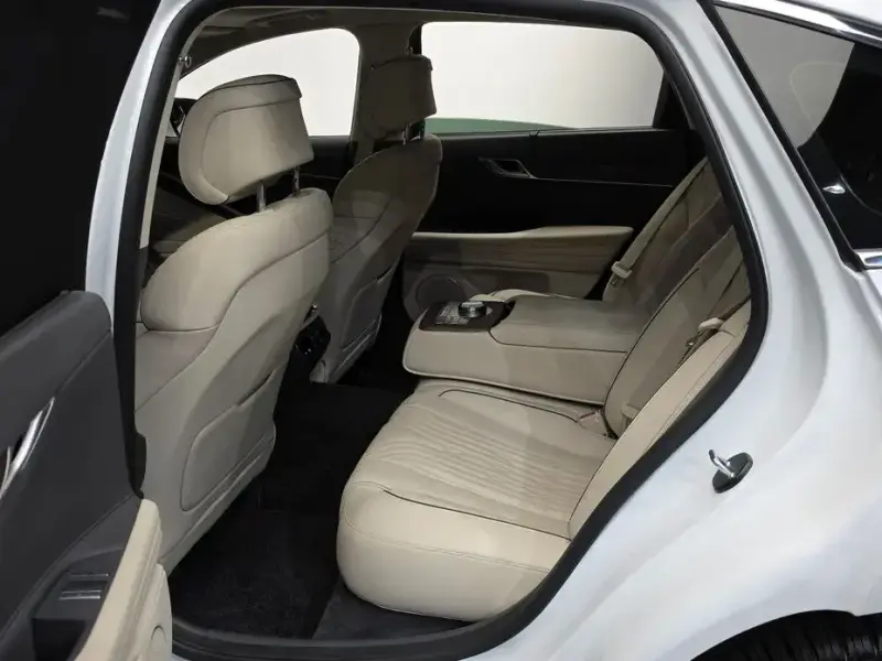 2023 Genesis G80 с пробегом 17 402 км