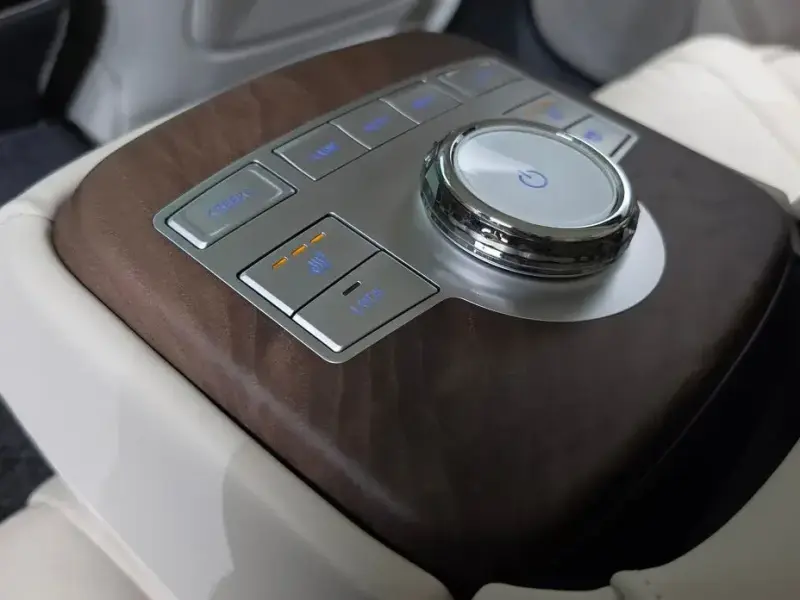 2023 Genesis G80 с пробегом 17 402 км