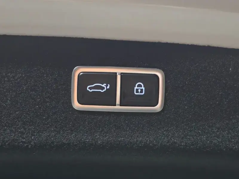 2023 Genesis G80 с пробегом 17 402 км