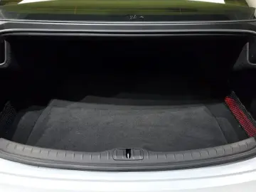 2023 Genesis G80 с пробегом 17 402 км