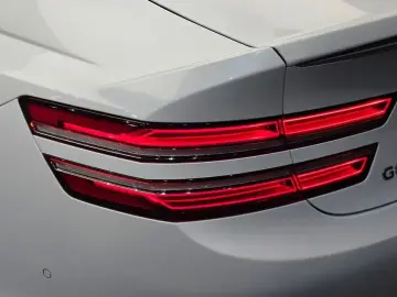 2023 Genesis G80 с пробегом 17 402 км