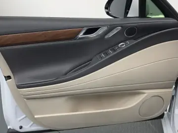 2023 Genesis G80 с пробегом 17 402 км