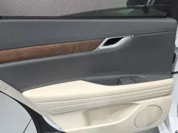 2023 Genesis G80 с пробегом 17 402 км