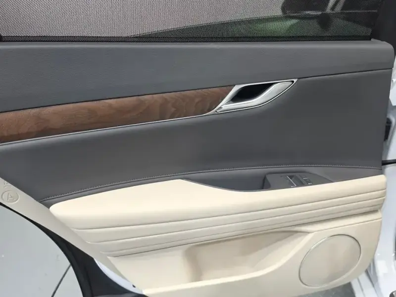 2023 Genesis G80 с пробегом 17 402 км