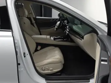 2023 Genesis G80 с пробегом 17 402 км