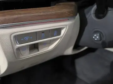 2023 Genesis G80 с пробегом 17 402 км