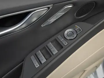 2023 Genesis G80 с пробегом 17 402 км
