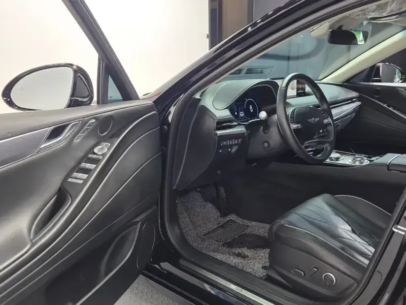 2023 Genesis G80 с пробегом 67 974 км