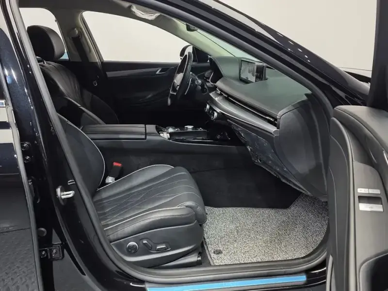 2023 Genesis G80 с пробегом 67 974 км