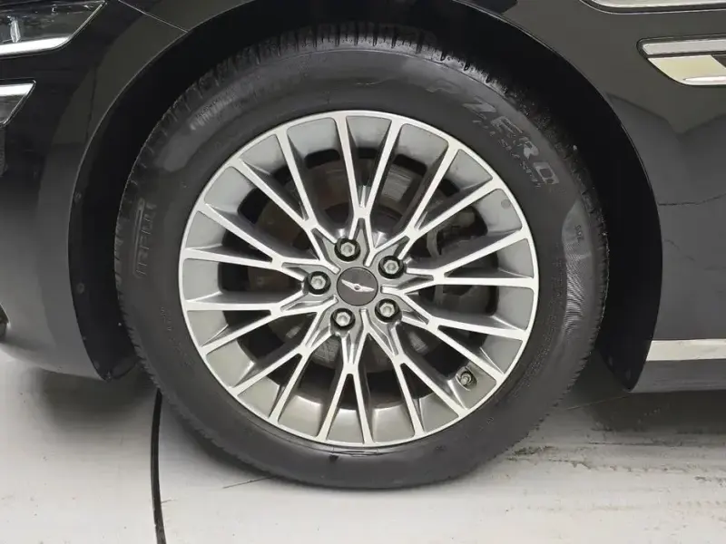 2023 Genesis G80 с пробегом 47 493 км