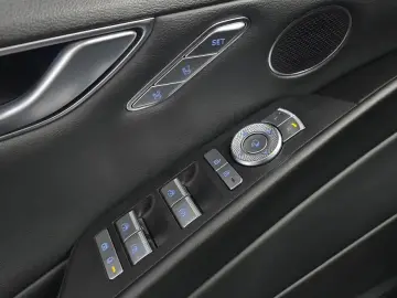 2023 Genesis G80 с пробегом 67 974 км