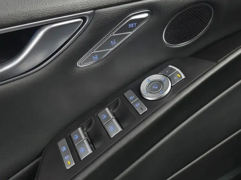 2023 Genesis G80 с пробегом 67 974 км