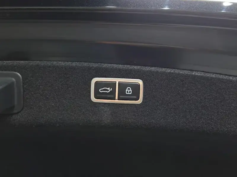 2023 Genesis G80 с пробегом 67 974 км