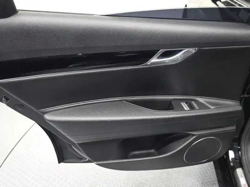 2023 Genesis G80 с пробегом 68 481 км