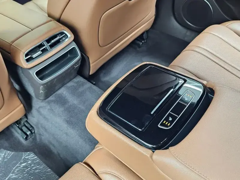 2023 Genesis G80 с пробегом 36 979 км