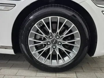 2023 Genesis G80 с пробегом 36 979 км