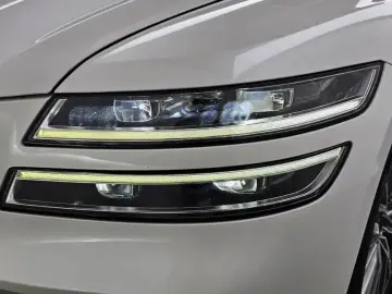 2023 Genesis G80 с пробегом 36 979 км