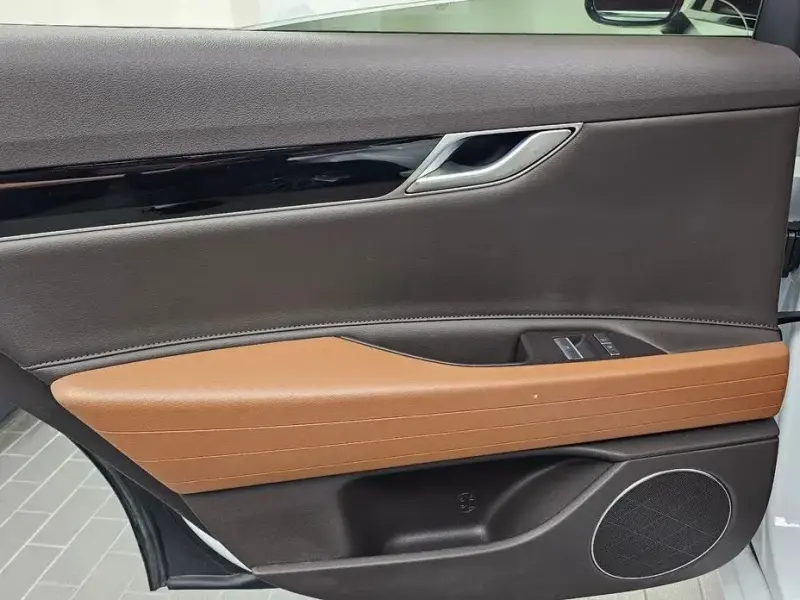 2023 Genesis G80 с пробегом 36 979 км