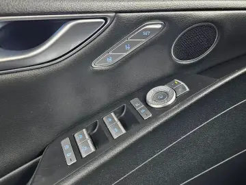 2023 Genesis G80 с пробегом 82 586 км