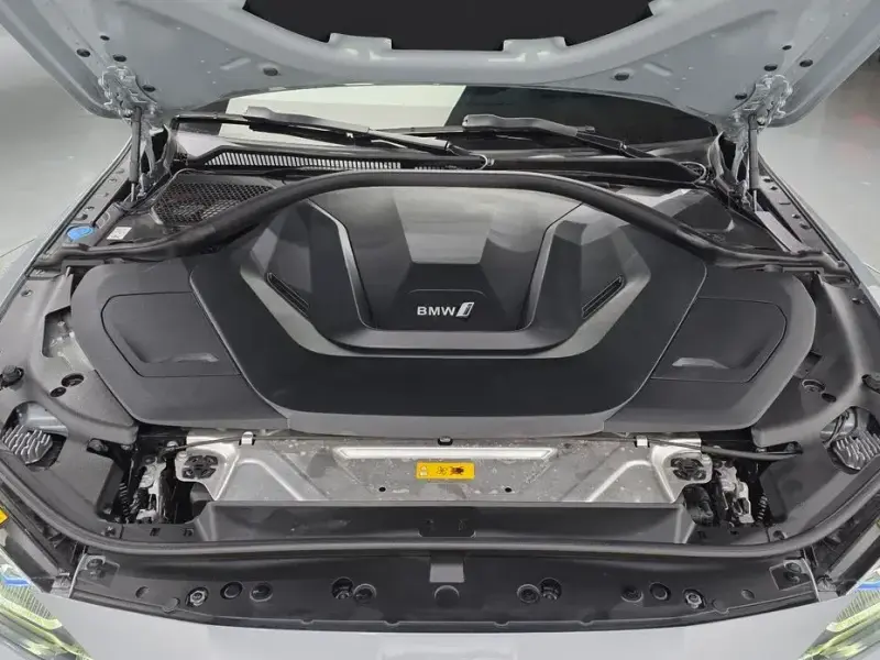 2022 BMW i4 с пробегом 75 493 км