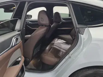 2022 BMW i4 с пробегом 75 493 км