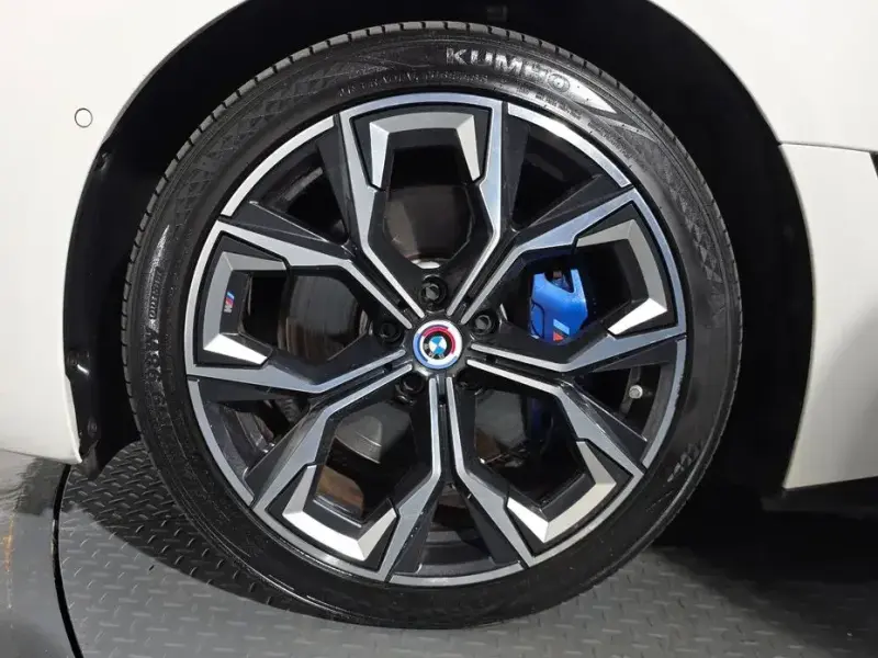 2022 BMW i4 с пробегом 96 837 км