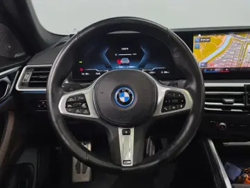 2022 BMW i4 с пробегом 75 493 км